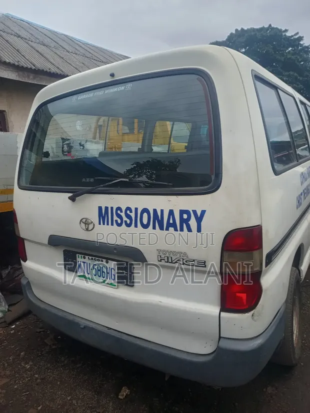 Toyota HiAce 1999 White - 1