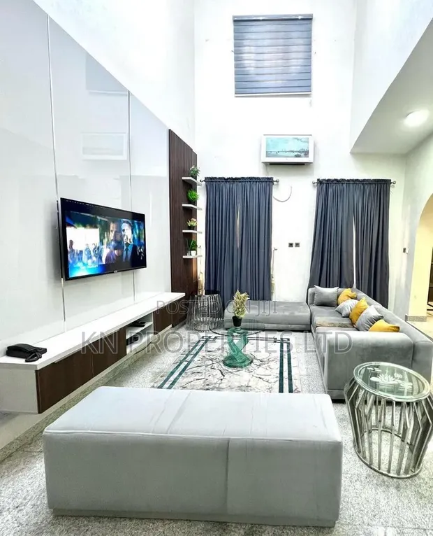 Gidan Duplex Mai Dakuna 4 da Kayayyaki a Wuye Main don Hayar - 1