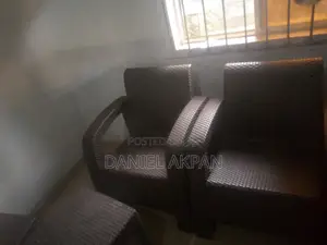 4 Seater Rattan Plastic Chair Set tare da Table - Ota