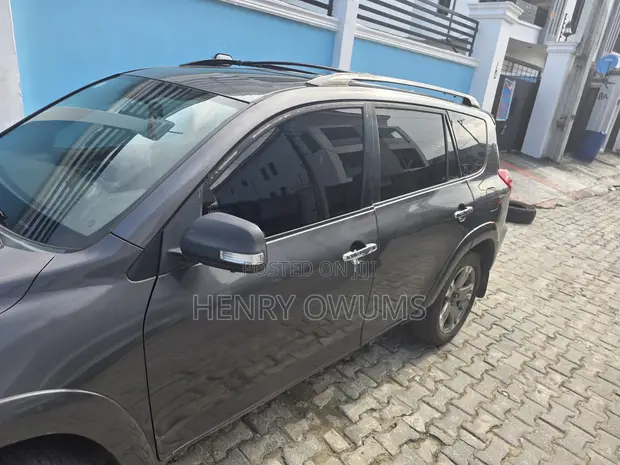 Toyota RAV4 2011 Grey - 1
