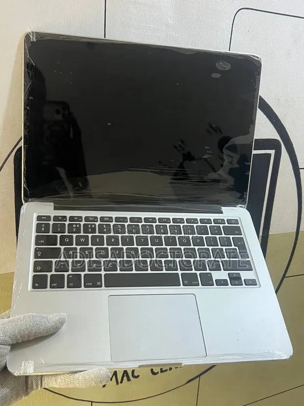 Apple MacBook Pro 2015 13" 8GB RAM, 512GB SSD - 1