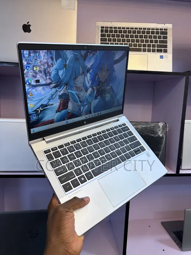 Laptop HP EliteBook 630 G10 - Core i7, 32GB RAM, 1TB SSD - 1