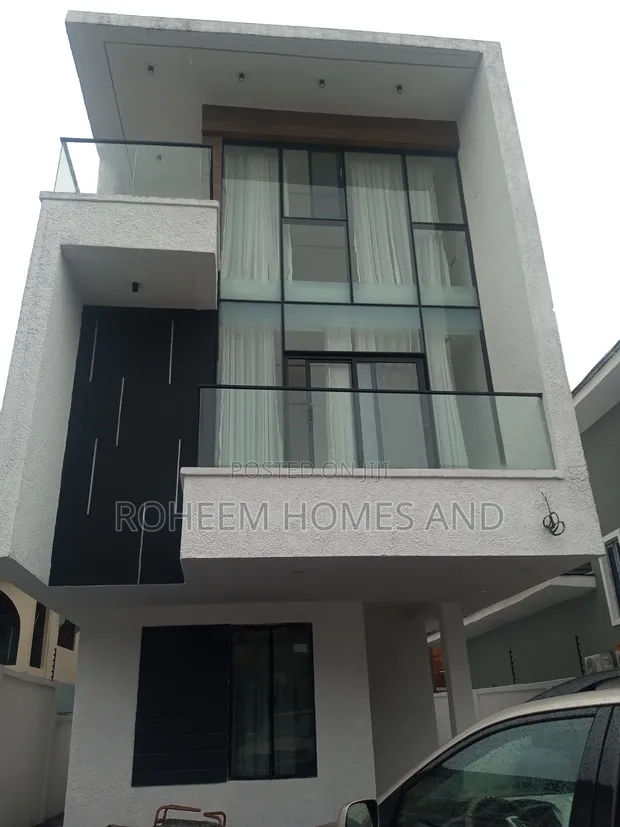 5-Bedroom Duplex with BQ & Pool in Secured Magodo Estate - 1