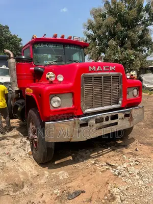Mack R Model Semi-Trailer