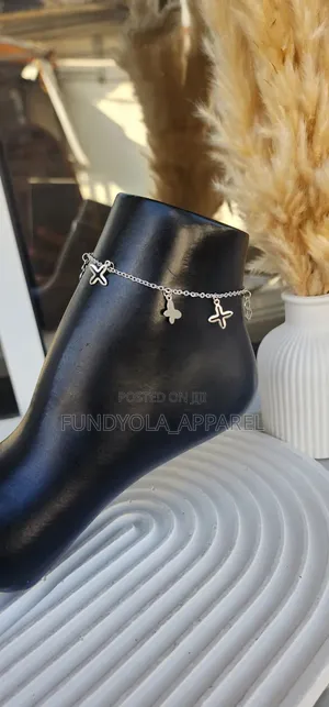 Anklet Chain tare da Charm