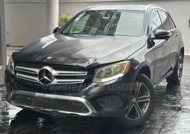 Mercedes-Benz GLC300 2016 Black - 1