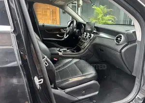 Mercedes-Benz GLC300 2016 Black