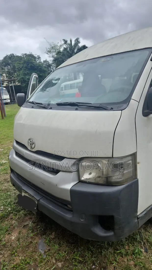Toyota HiAce 2014 White - 1