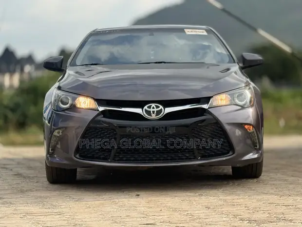Toyota Camry SE Sedan 2016 - 1