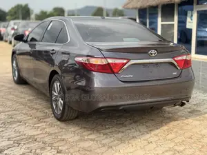 Toyota Camry SE Sedan 2016