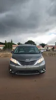 Toyota Sienna XLE FWD 8-Fadanci 2013 - 2