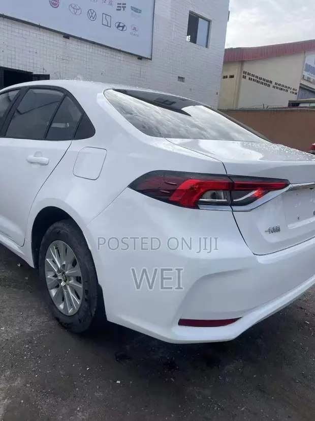 Toyota Corolla 2021 White - 1