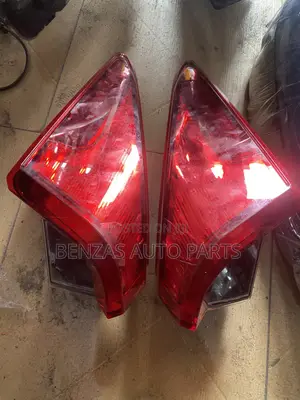 Toyota Avalon 2025 Taillights Replacement (Used)