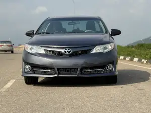 Toyota Camry SE Sedan 2013