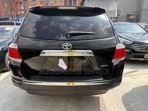 2013 Toyota Highlander Limited 3.5L 4WD Baƙi