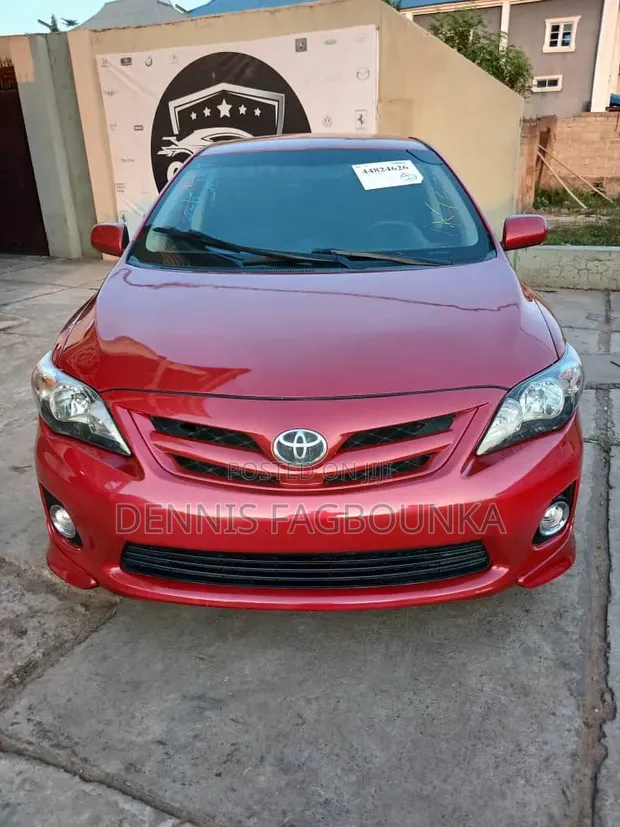Toyota Corolla 2013 Red - 1
