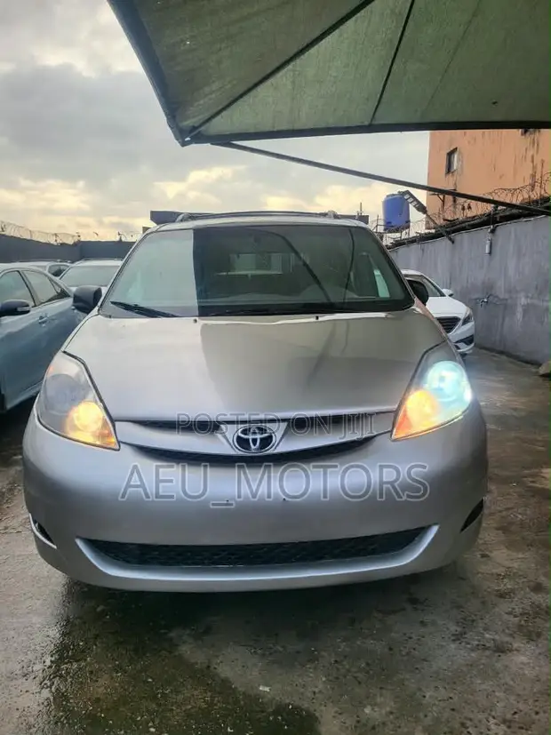 2006 Toyota Sienna LE AWD Minivan - 1