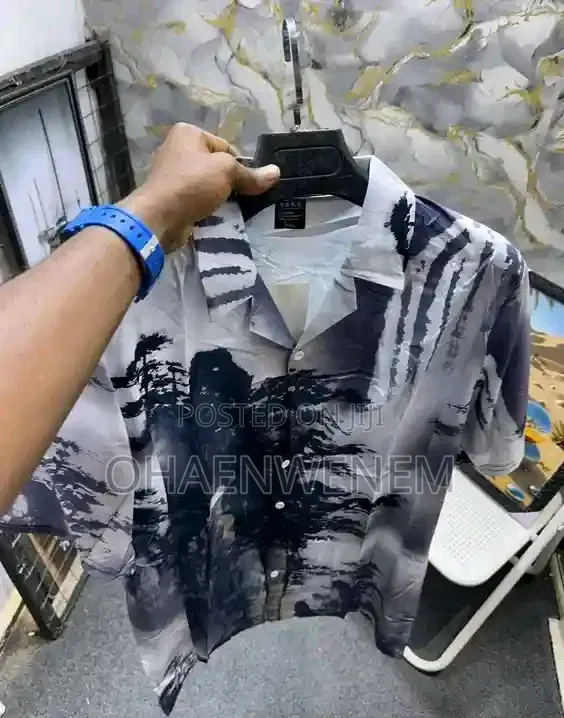 Louis Vuitton Classic Unisex T-shirtai na Zamani - 1