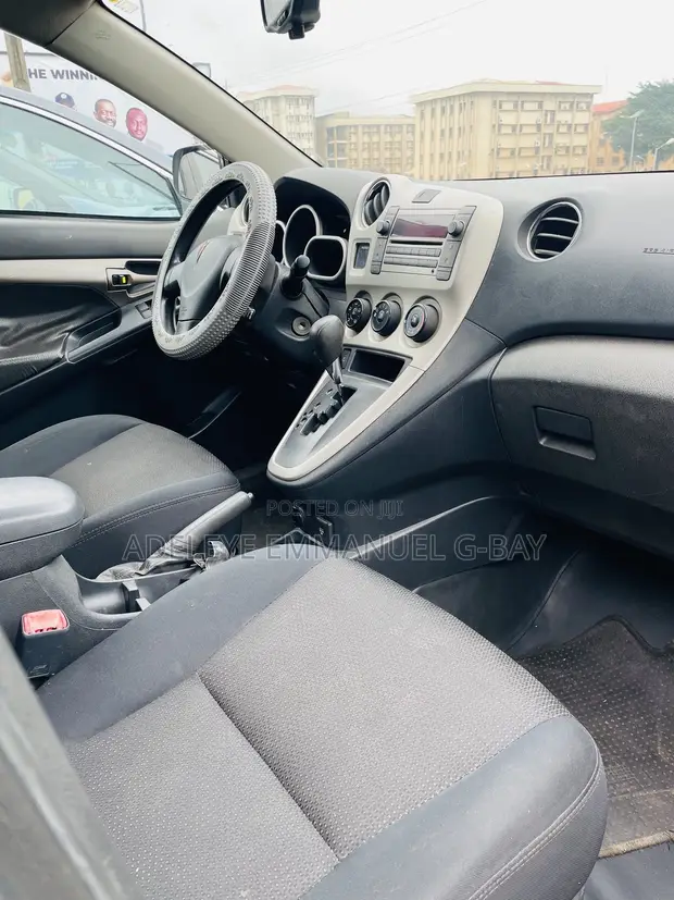Pontiac Vibe 2009 Silver - 1