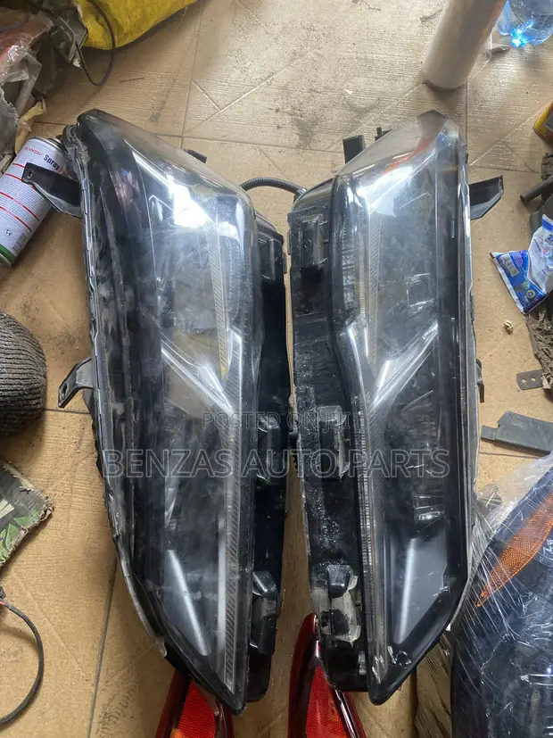 Toyota Avalon 2025 Headlight Replacement - 1