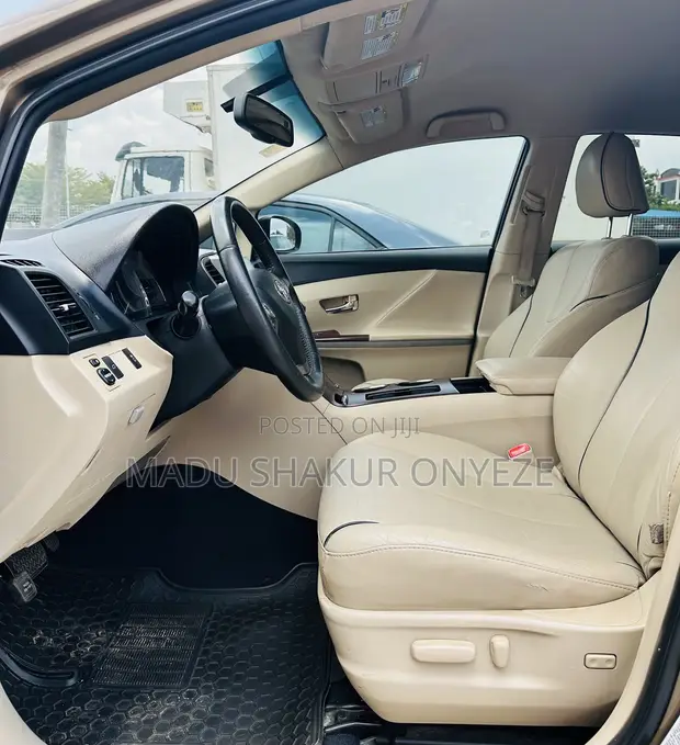 Toyota Venza V6 AWD Brown 2010 - 1