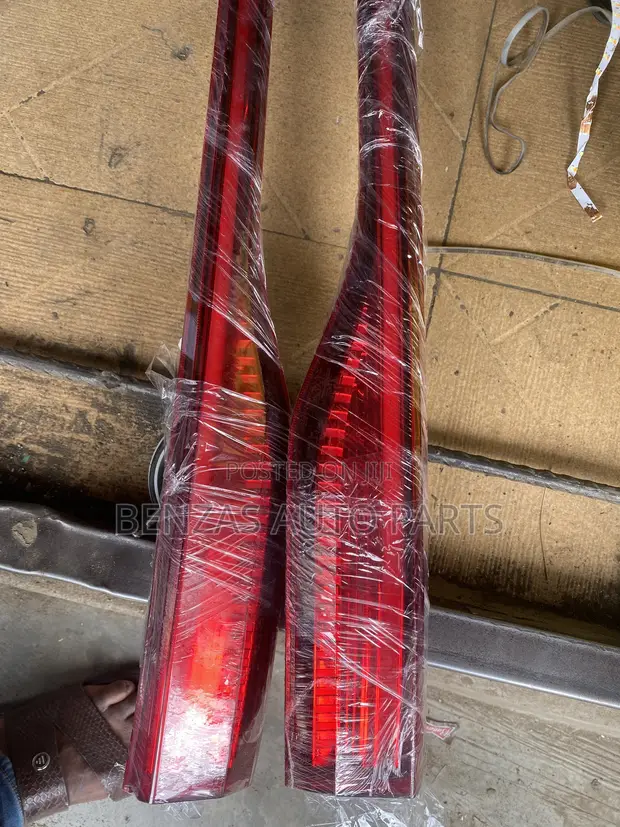Toyota Venza 2025 Tail Light Replacement - 1