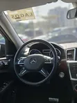 Mercedes-Benz ML400 4MATIC SUV (2015) - 3