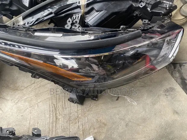 Toyota Highlander 2023 Headlight Replacement (Used) - 1