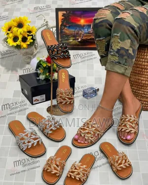 Elegant Rhinestone Flat Slippers