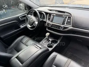 Toyota Highlander SE 2019