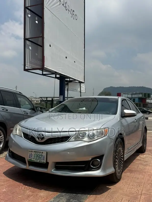 2013 Toyota Camry SE Sedan - 1