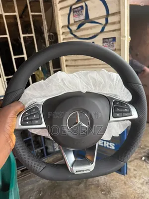 Mercedes-Benz Sabon Jirgin Hannun Direba