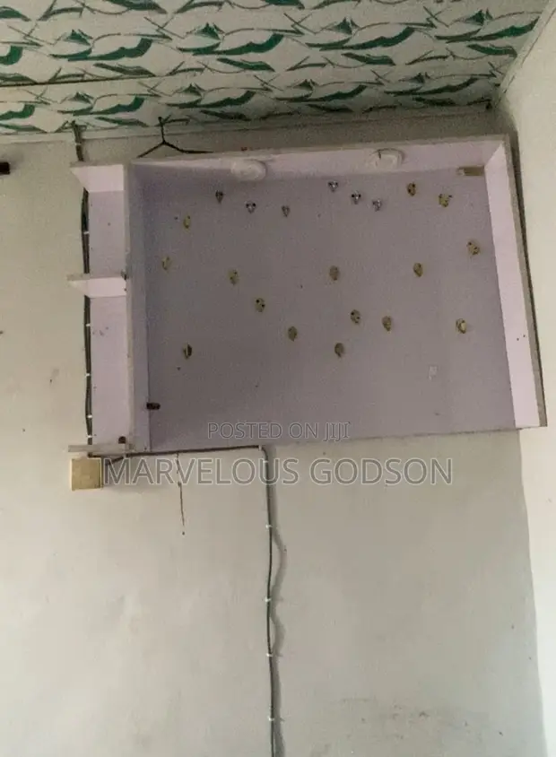 Hair Bundle Hangers (Used) - 1