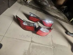 Lexus ES 350 Headlight Assembly (2015)