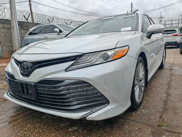 2018 Toyota Camry White - 1