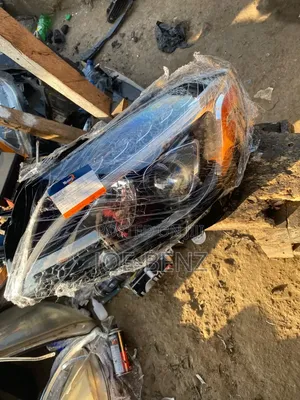 Mercerdes-Benz GLA250 & C300 2017 Headlight (Amfani)