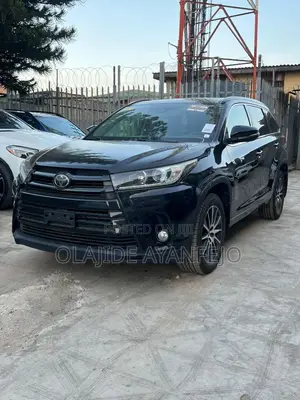 2018 Toyota Highlander SE 4x2 V6 SUV