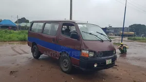 2005 Toyota HiAce Commuter DX