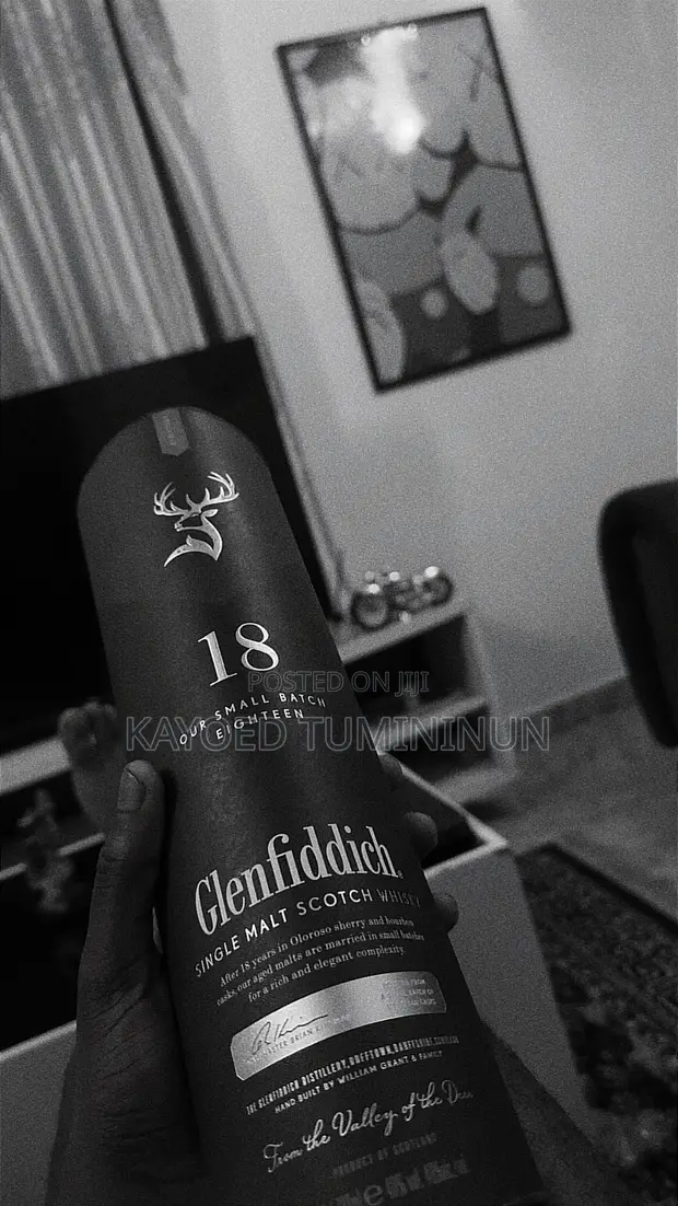 Glenfiddich Single Malt Scotch Whisky Aged 18 Years 75cl - 1
