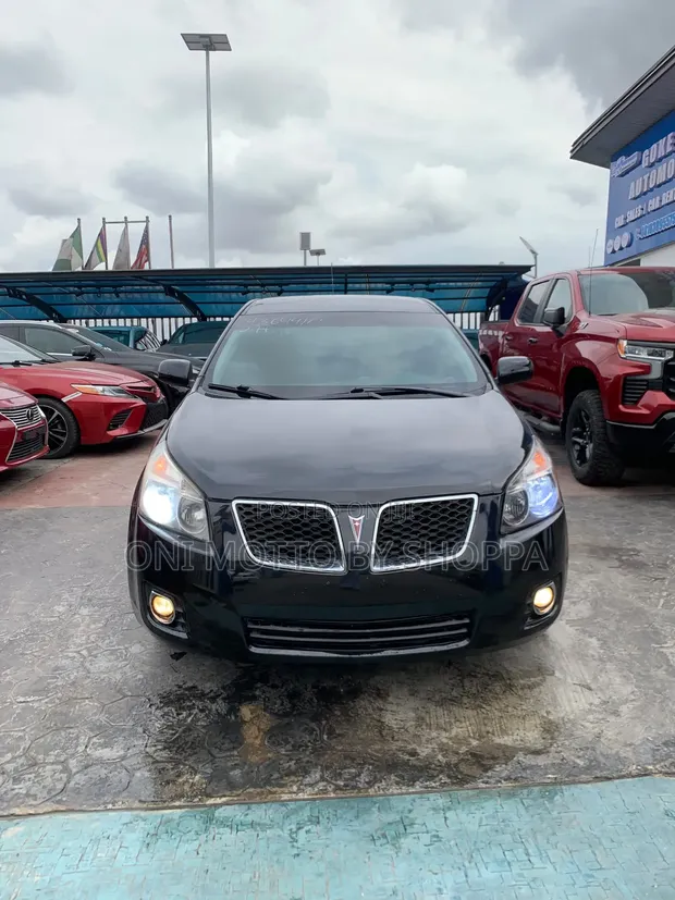 Pontiac Vibe 1.8L Hatchback 2010 Black - 1