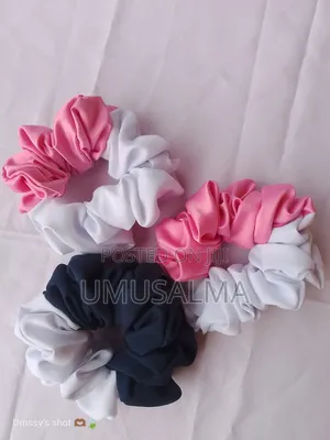 Scrunchies Masu Matsakaici - Farin Satin