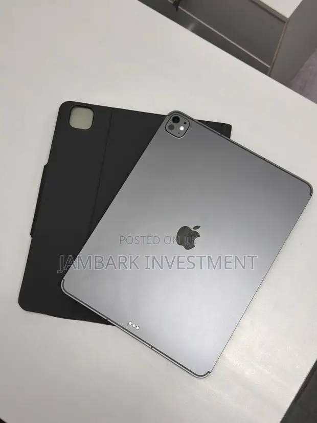 Apple iPad Pro 13" (2024) 256GB - 1