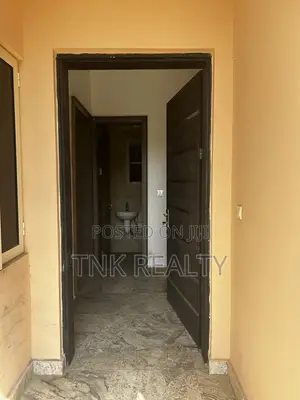 Gidan Terrace Mai Dakuna 4 da Aka Shirya a Jahi Don Siyarwa