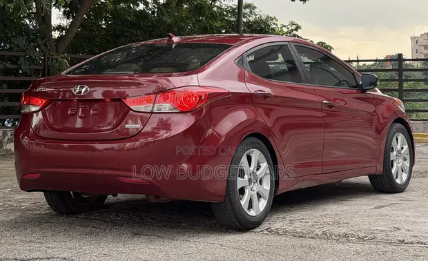 Hyundai Elantra 2011 Red - 1