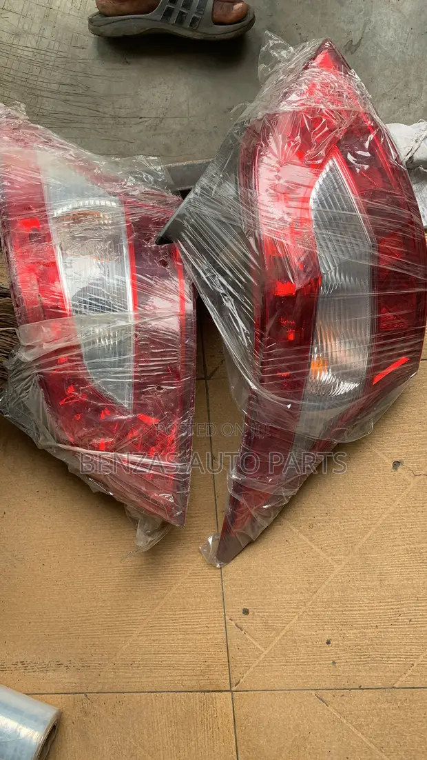 Nissan Maxima 2013 Taillight Replacement - 1