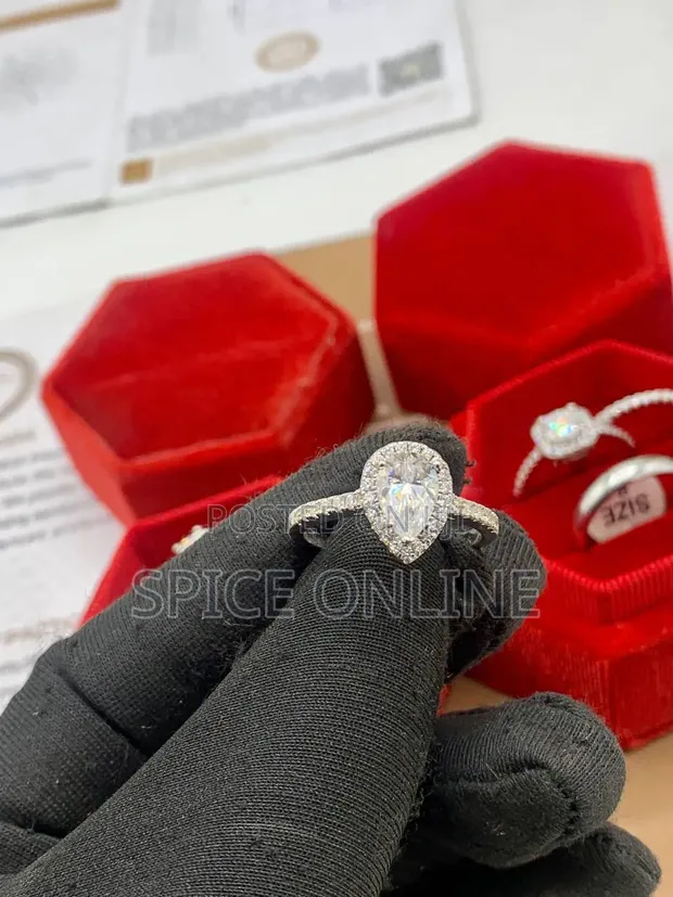 VVS Moissanite Diamond Engagement & Wedding Rings - 1