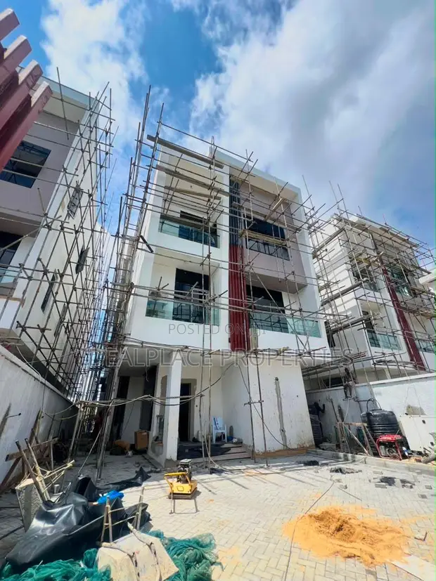 Gidan Luxury 5-Bedroom tare da BQ, Elevator, Pool a Ikoyi - 1