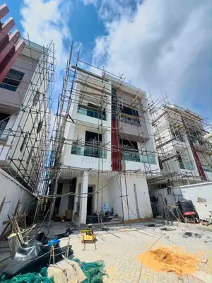 Gidan Luxury 5-Bedroom tare da BQ, Elevator, Pool a Ikoyi