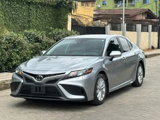 Toyota Camry SE 2024 Silver - 1