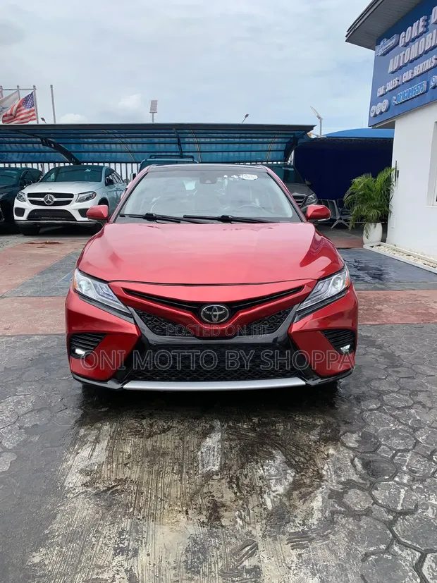 2019 Toyota Camry XLE (2.5L 4cyl 8A) Red - 1